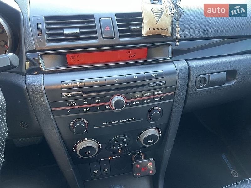 Седан Mazda 3 2005 в Снигиревке