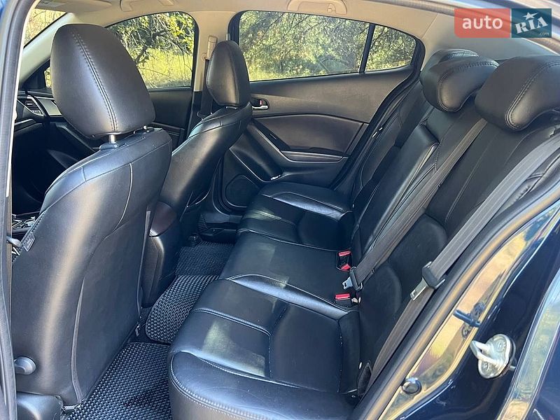 Седан Mazda 3 2018 в Днепре
