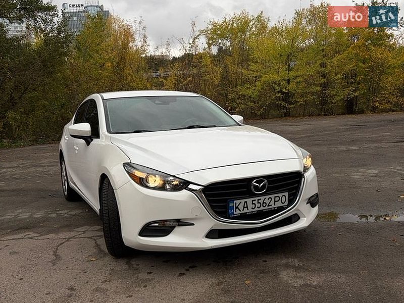 Седан Mazda 3 2018 в Киеве