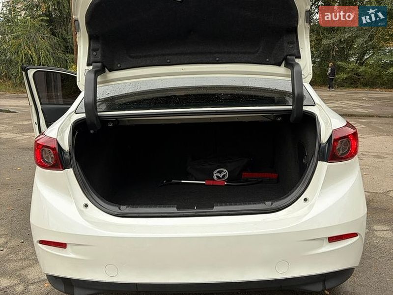 Седан Mazda 3 2018 в Киеве