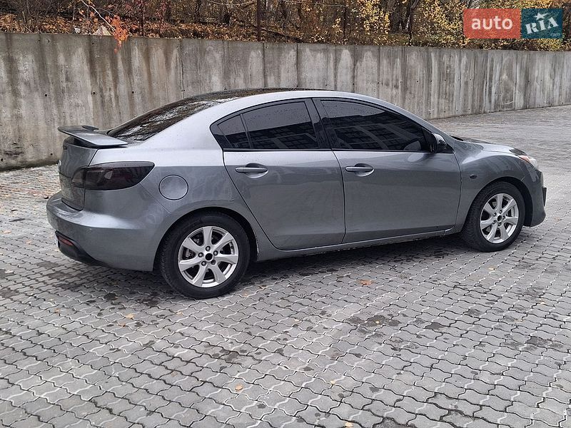 Седан Mazda 3 2011 в Івано-Франківську