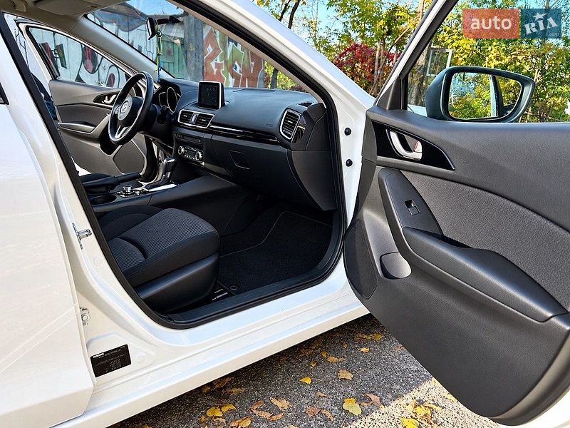 Седан Mazda 3 2016 в Києві