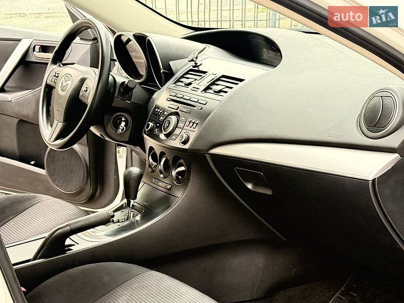 Седан Mazda 3 2013 в Запорожье