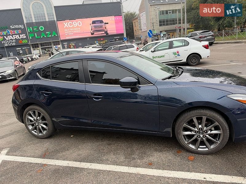 Хэтчбек Mazda 3 2018 в Днепре