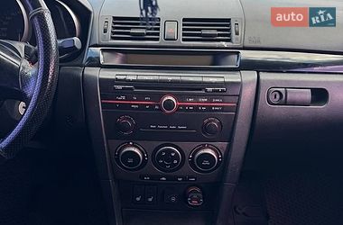 Седан Mazda 3 2005 в Коростене