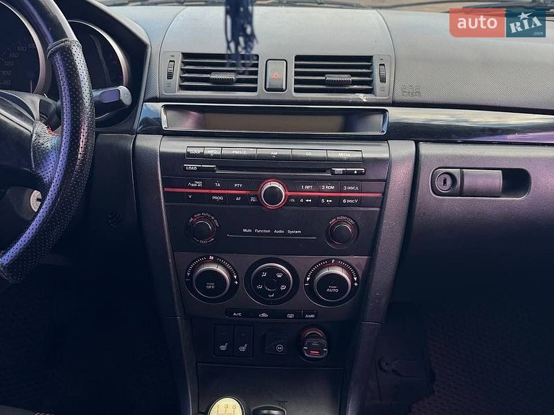 Седан Mazda 3 2005 в Коростене