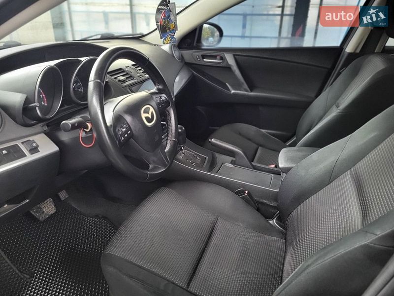 Седан Mazda 3 2011 в Черкасах