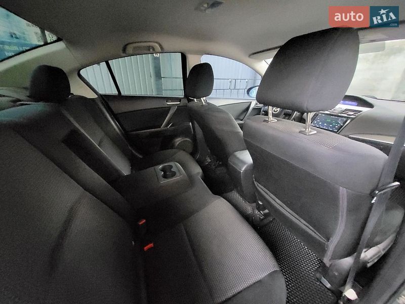 Седан Mazda 3 2011 в Черкасах
