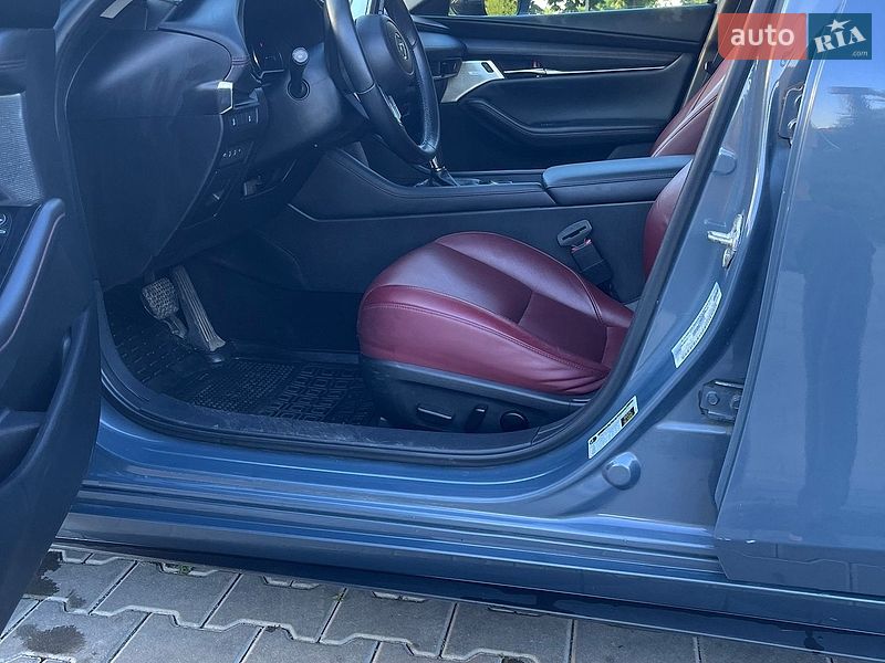 Седан Mazda 3 2022 в Стрые