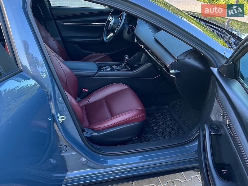 Седан Mazda 3 2022 в Стрые