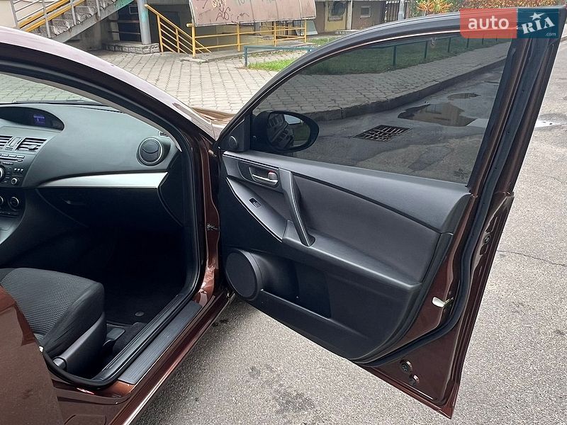 Седан Mazda 3 2012 в Києві