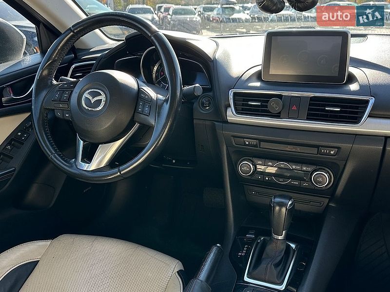 Седан Mazda 3 2014 в Івано-Франківську