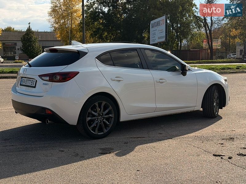 Хетчбек Mazda 3 2015 в Кропивницькому