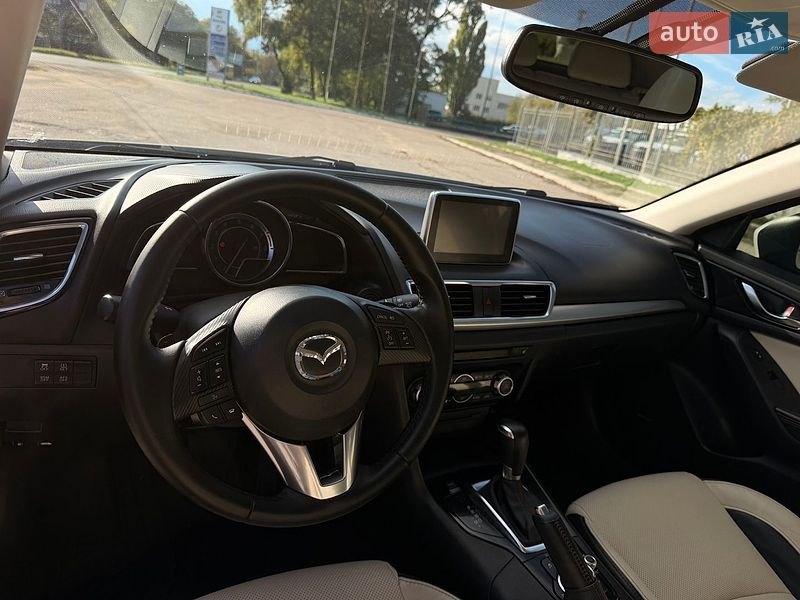Хетчбек Mazda 3 2015 в Кропивницькому