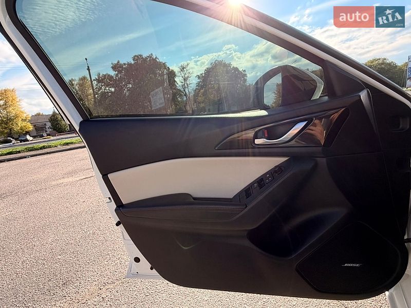 Хетчбек Mazda 3 2015 в Кропивницькому