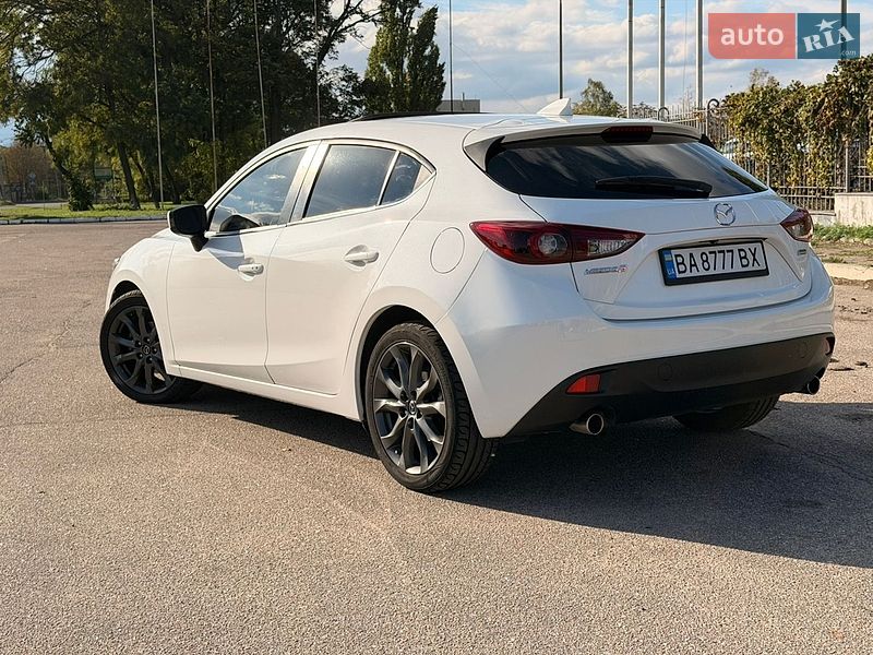 Хетчбек Mazda 3 2015 в Кропивницькому
