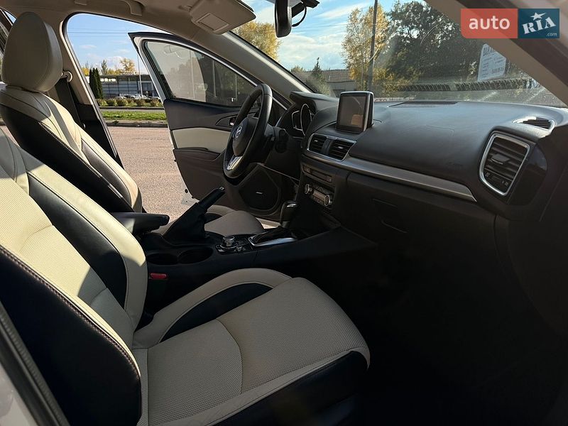 Хетчбек Mazda 3 2015 в Кропивницькому