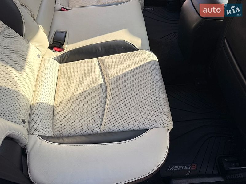Хетчбек Mazda 3 2015 в Кропивницькому