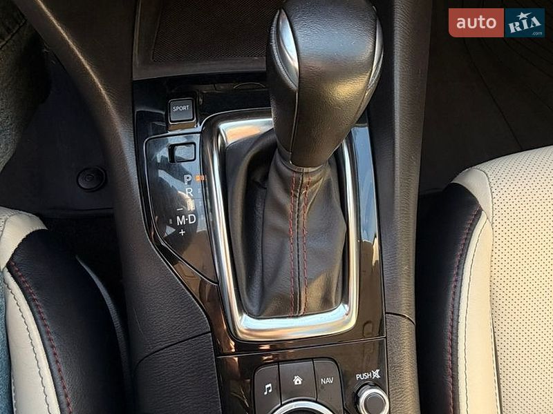 Хетчбек Mazda 3 2015 в Кропивницькому
