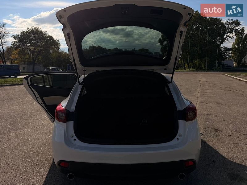 Хетчбек Mazda 3 2015 в Кропивницькому