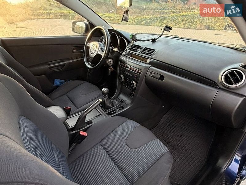 Седан Mazda 3 2005 в Чернівцях