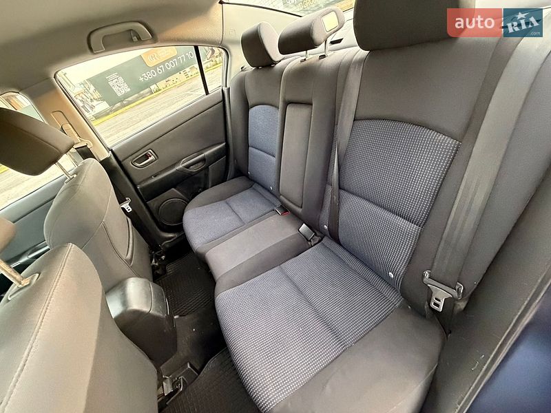 Седан Mazda 3 2005 в Чернівцях