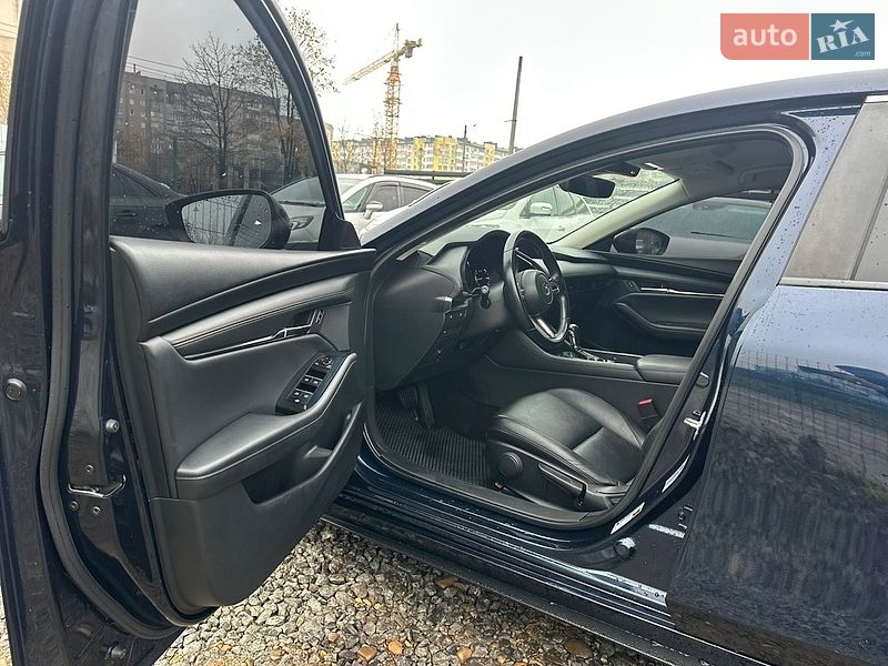 Седан Mazda 3 2019 в Ивано-Франковске