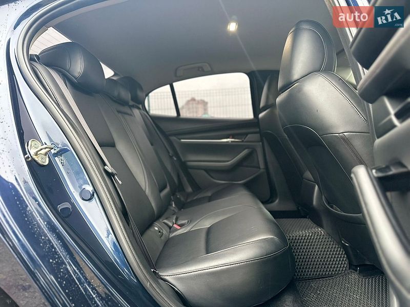 Седан Mazda 3 2019 в Ивано-Франковске