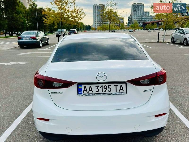 Седан Mazda 3 2016 в Вишгороді