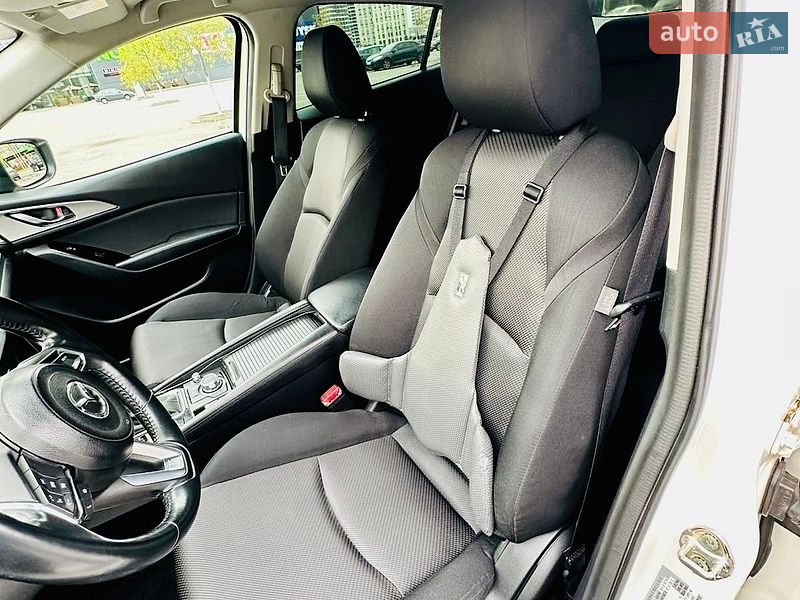 Седан Mazda 3 2016 в Вишгороді