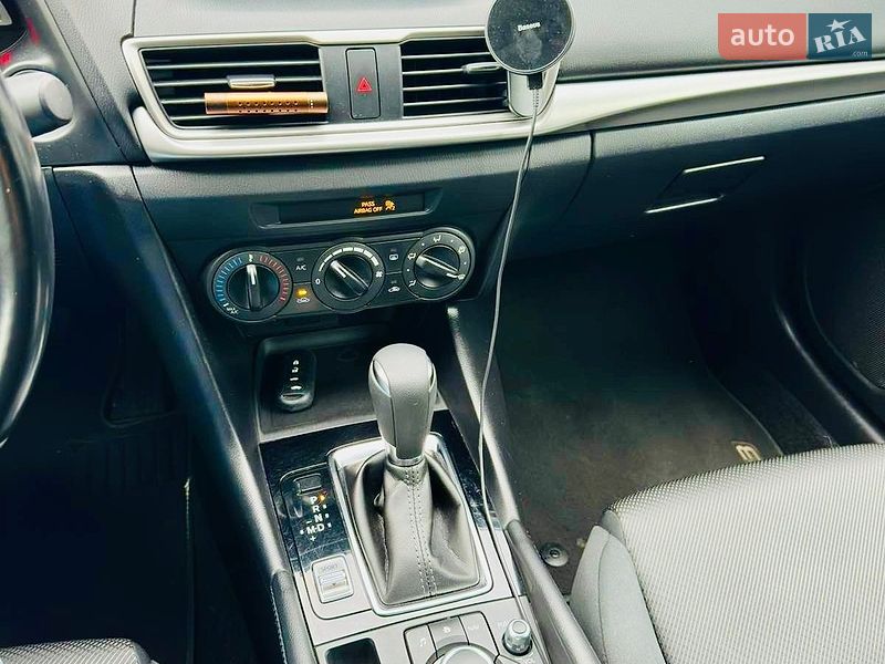 Седан Mazda 3 2016 в Вишгороді