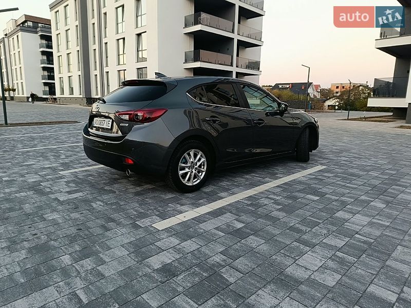 Хетчбек Mazda 3 2015 в Мукачевому