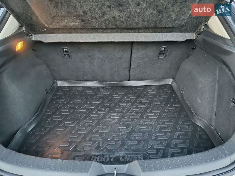 Хетчбек Mazda 3 2015 в Мукачевому