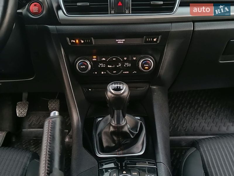 Хетчбек Mazda 3 2015 в Мукачевому