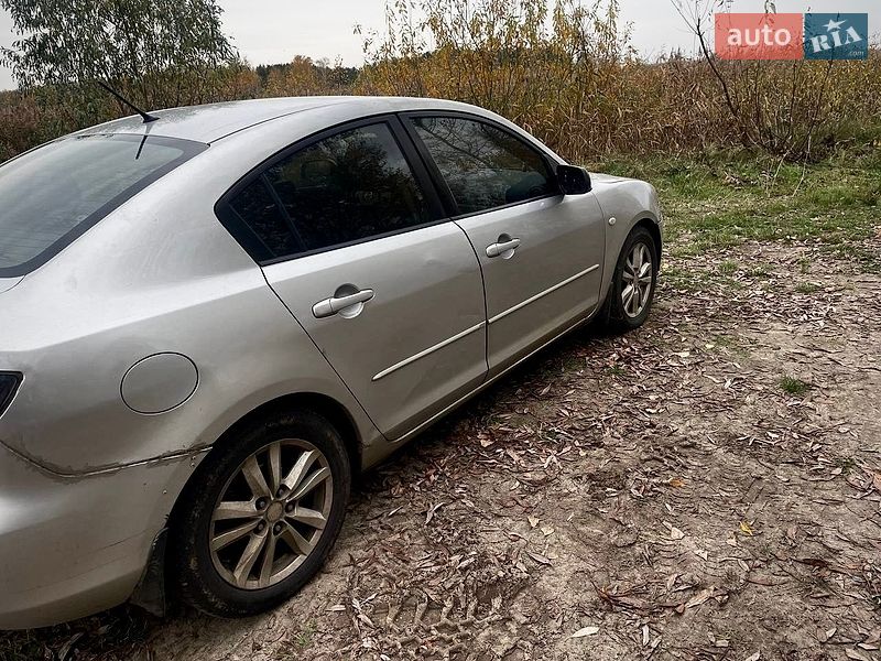 Седан Mazda 3 2006 в Иванкове