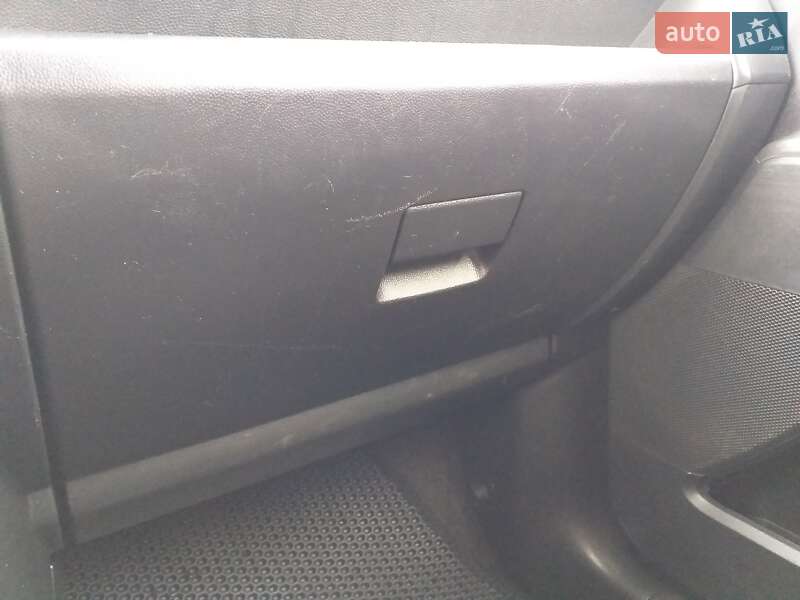 Минивэн Mazda 5 2012 в Ужгороде