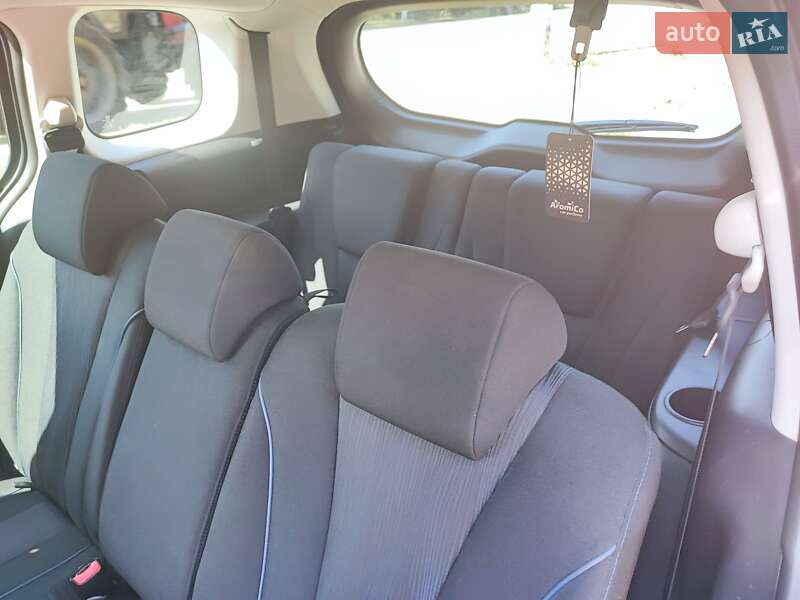Мінівен Mazda 5 2011 в Житомирі