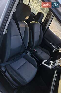 Минивэн Mazda 5 2006 в 