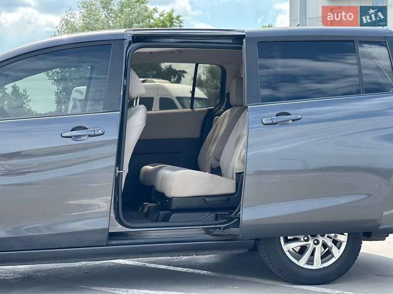 Мінівен Mazda 5 2013 в Києві