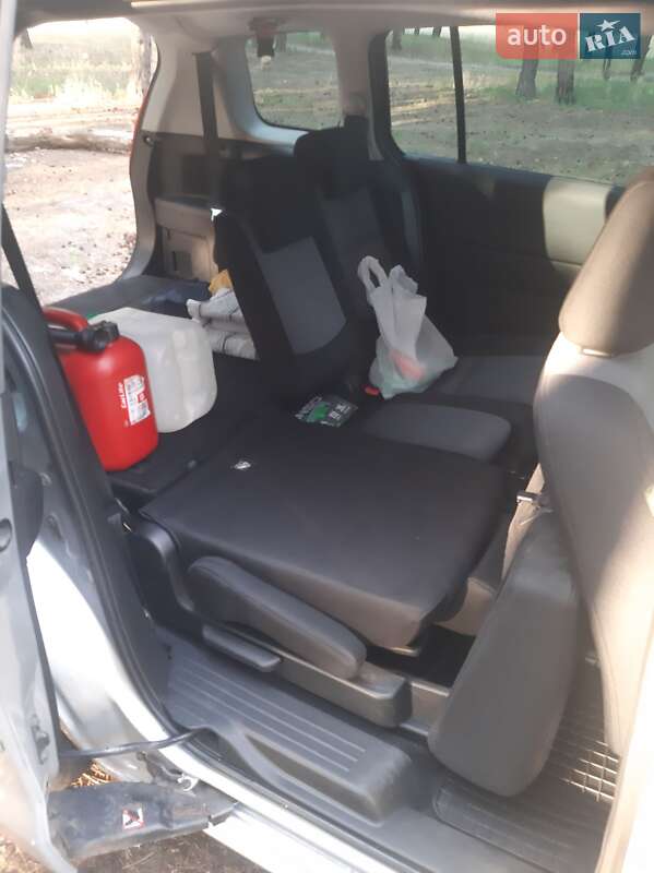 Мінівен Mazda 5 2006 в Павлограді