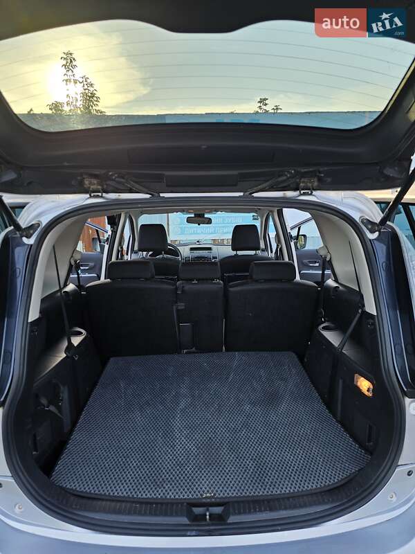 Минивэн Mazda 5 2009 в Черновцах