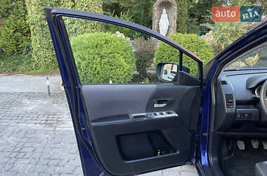 Минивэн Mazda 5 2005 в 