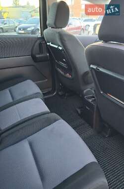 Минивэн Mazda 5 2006 в  фото 13 Минивэн Mazda 5 2006 в