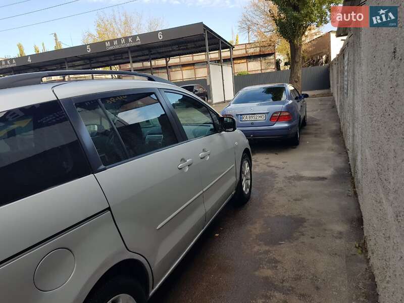 Минивэн Mazda 5 2006 в Киеве