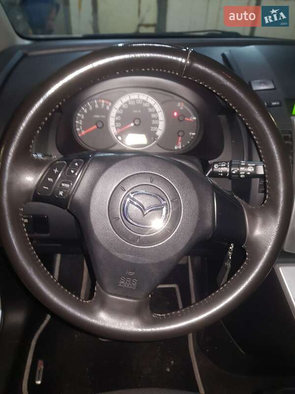 Минивэн Mazda 5 2006 в Киеве