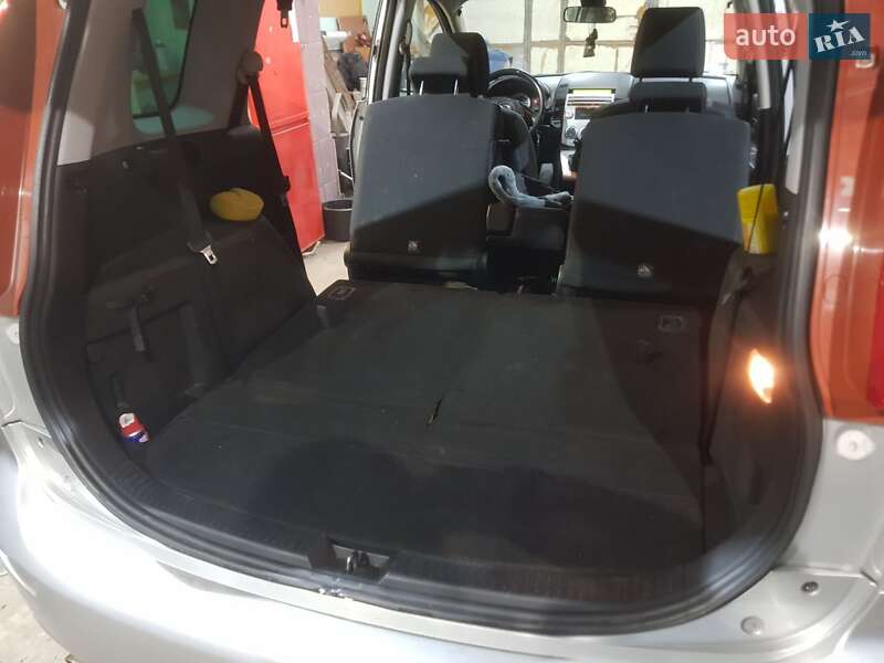 Минивэн Mazda 5 2006 в Киеве