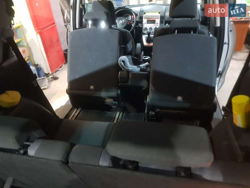 Минивэн Mazda 5 2006 в Киеве