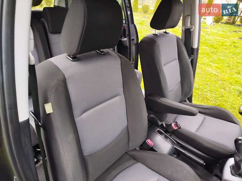 Минивэн Mazda 5 2005 в Старой Выжевке фото 24 Минивэн Mazda 5 2005 в Старой Выжевке