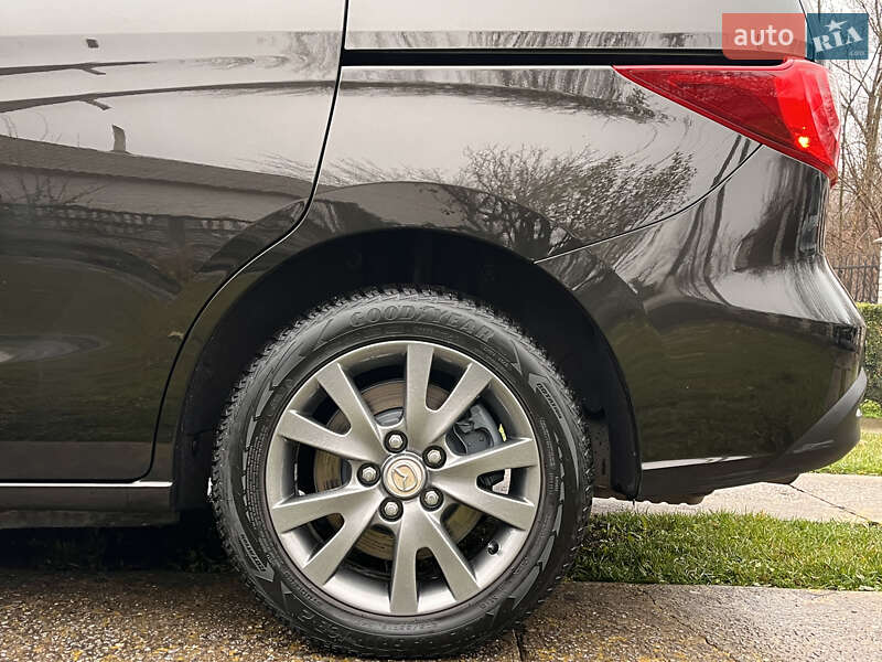 Минивэн Mazda 5 2010 в Киеве