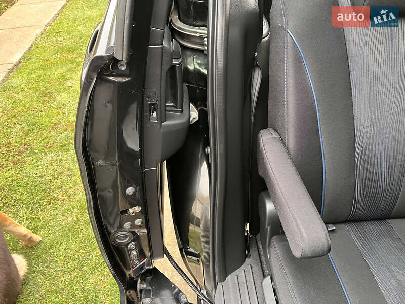 Минивэн Mazda 5 2010 в Киеве